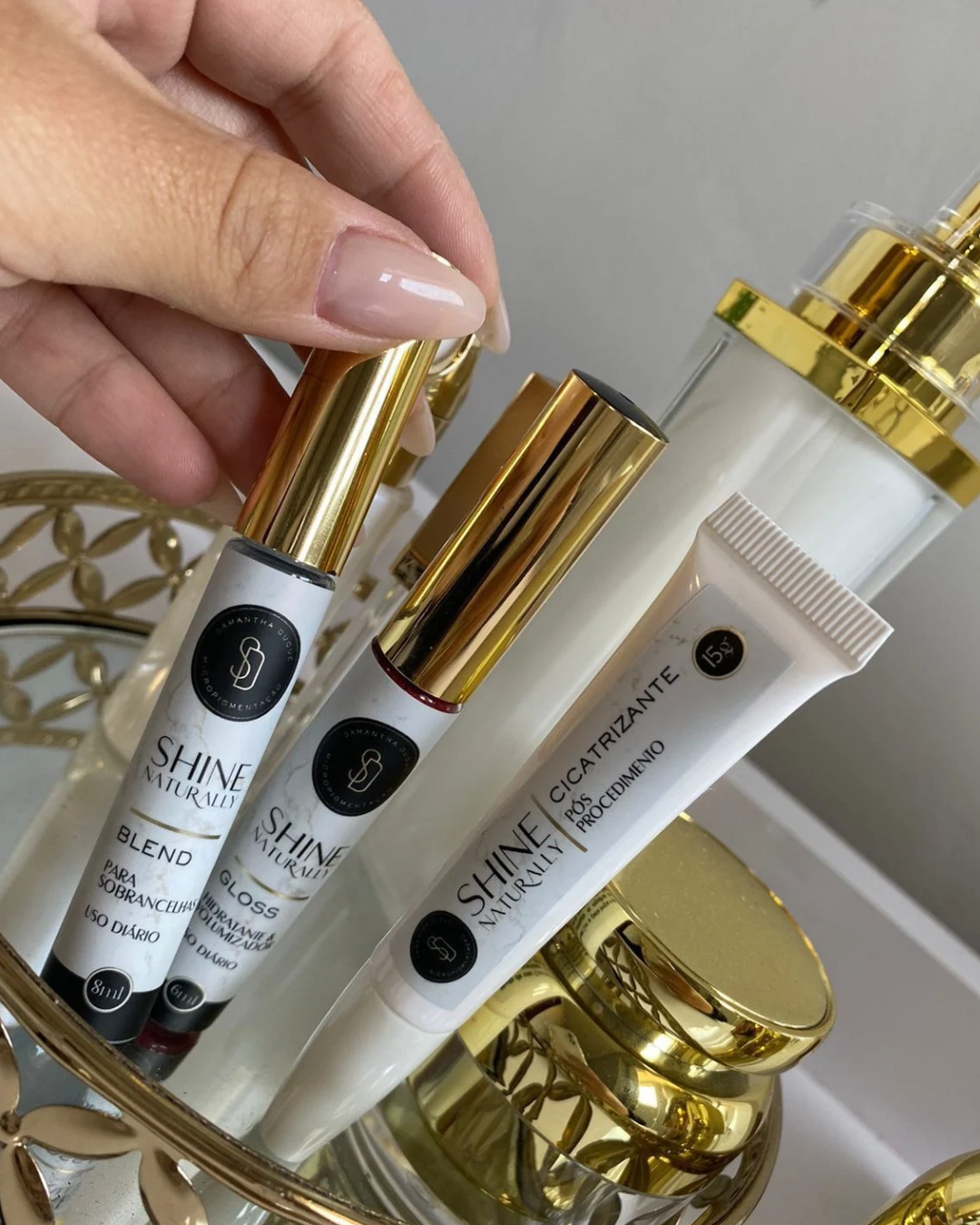 Produtos de marca própria com acabamento dourado
